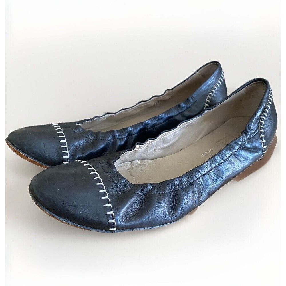 Attilio Giusti Leombruni Black Leather Ballet Flats with Contrast Stitching